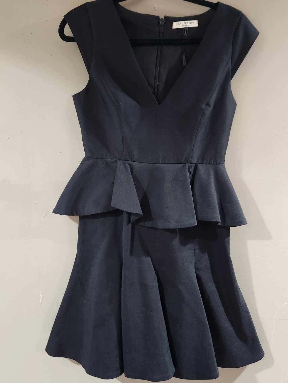 Halston Heritage Women's Cap Sleeve V Neck Dress with Peplum size 2